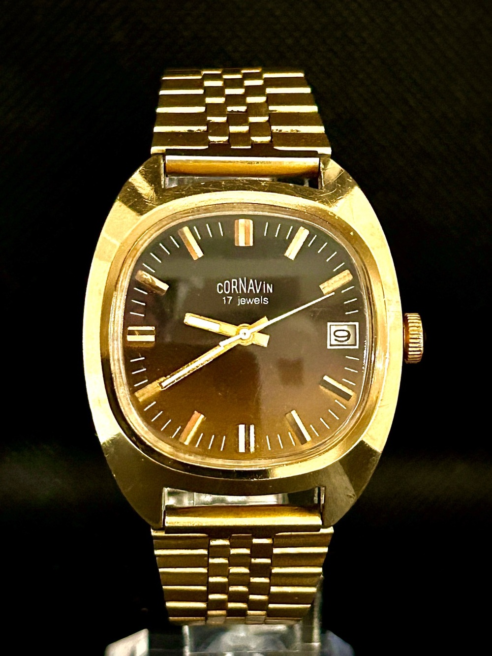 Cornavin 17 Jewels 70s Vintage mechanical manual wind Dress Watch – with Date